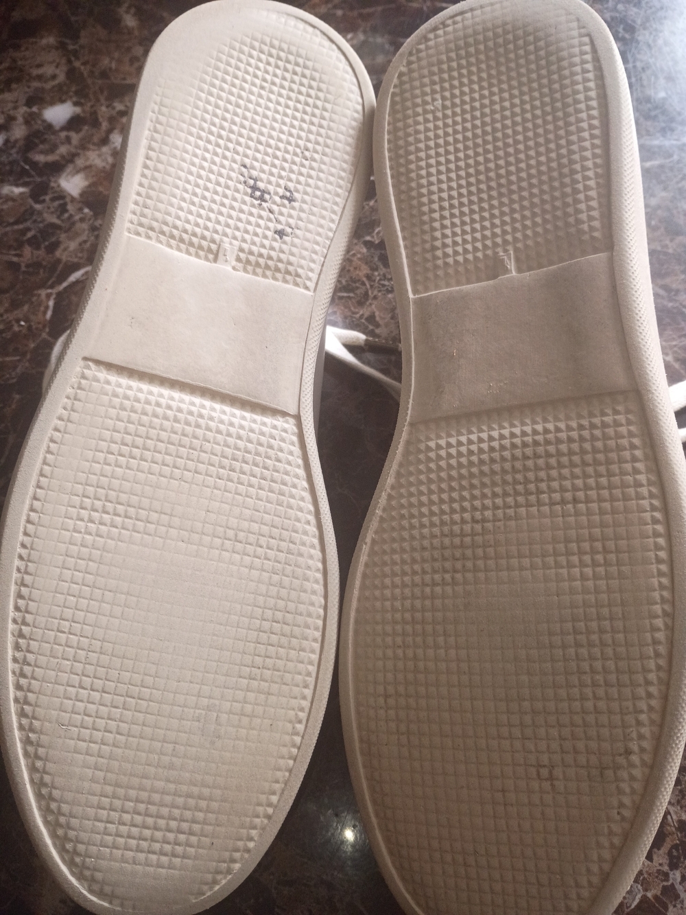 Men’s White Leather Low-Top Sneakers with Gray Heel Accent - Picture 8 of 11